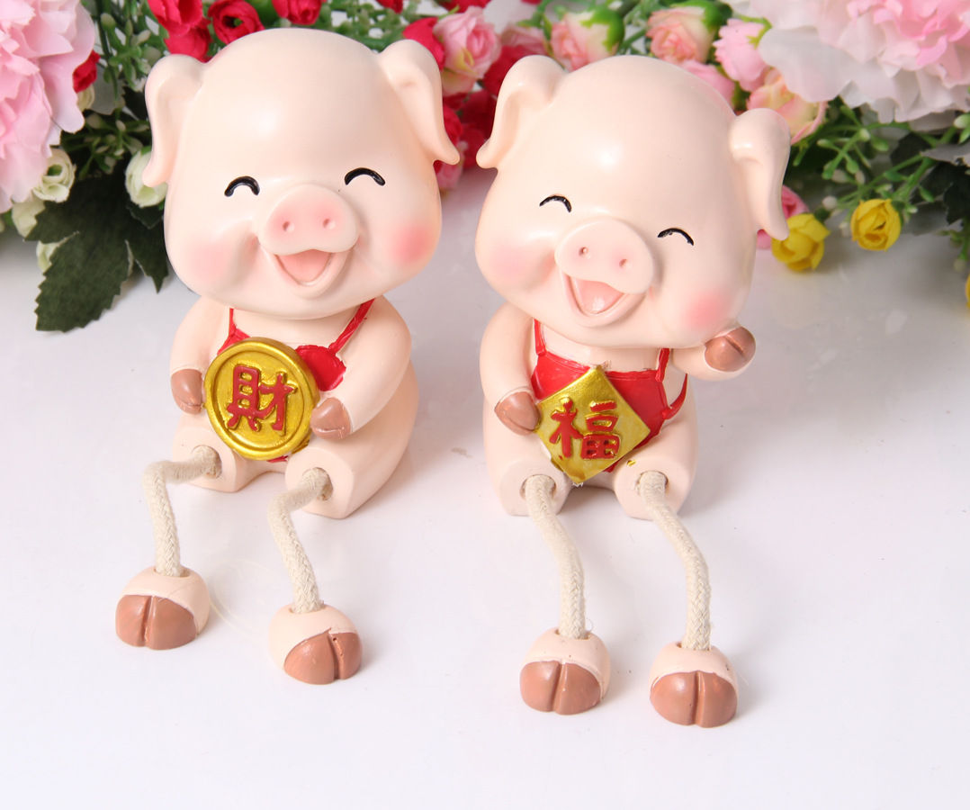 新款家居装饰新风尚 解析吊脚福财猪树脂摆件与存钱罐的批发商机